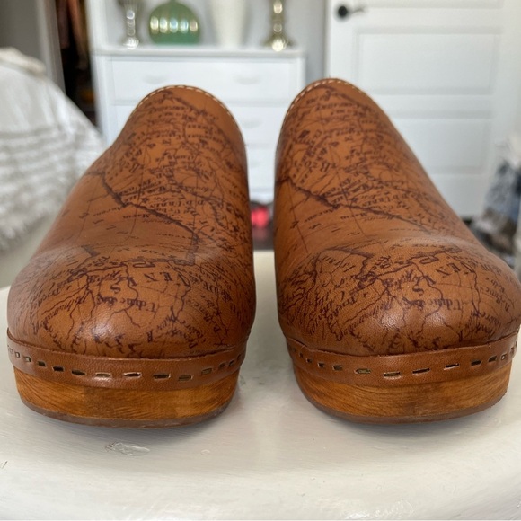 Patricia Nash Carmine Brown Leather Old World Map Slip On Clog/Mules Size 7.5 - Picture 2 of 10